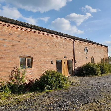 Mile House Barn Bed & Breakfast ナントウィッチ エクステリア 写真
